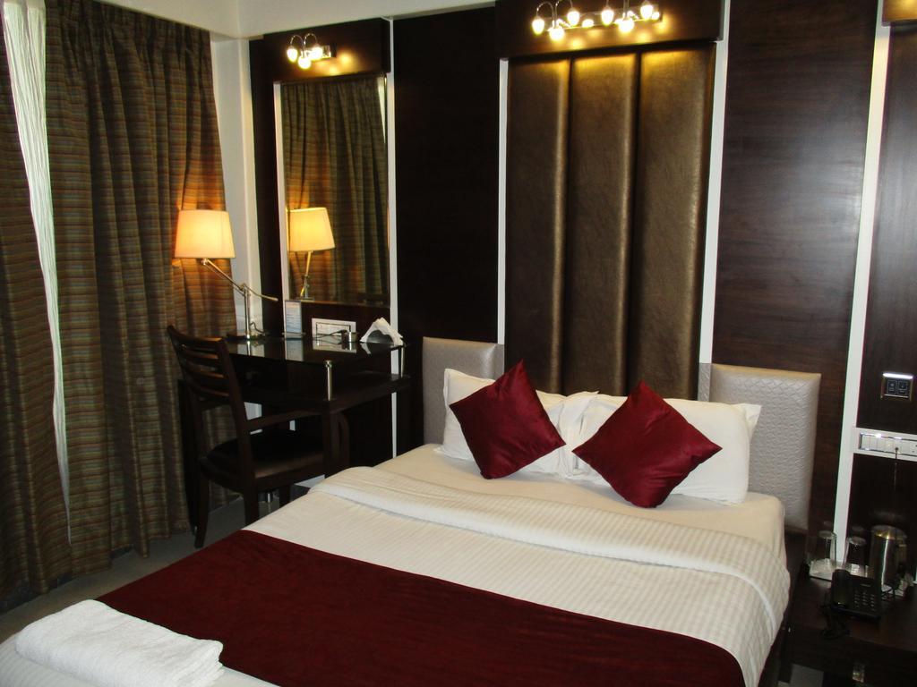 Hotel Sapna Marine Bombaim Exterior foto